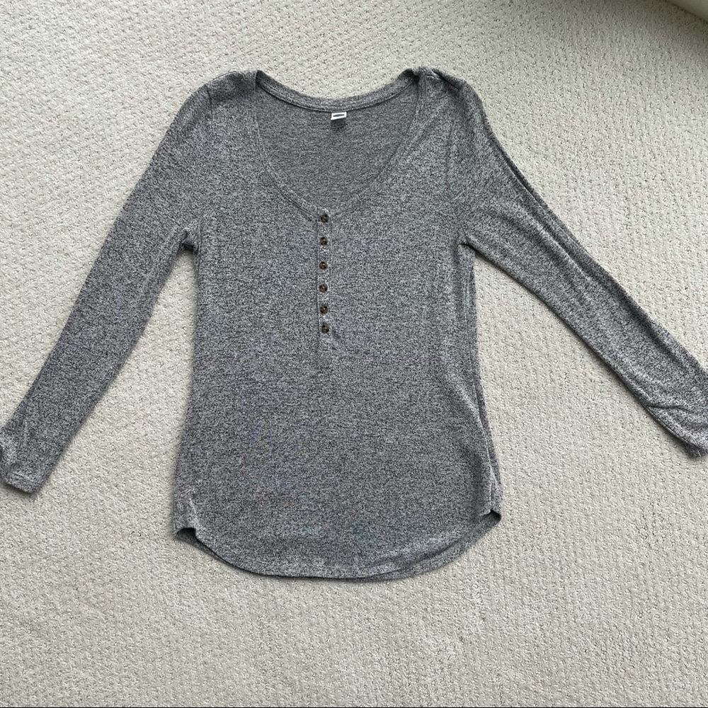 🏷🚨ALL ITEMS $6 or less BUY 2 get 1 FREE! 🚨🏷 OLD NAVY Henley Long sleeve tee